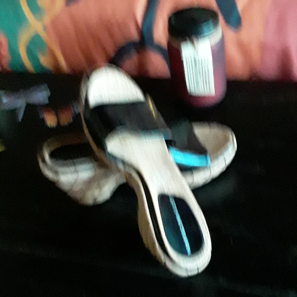 Shoes - Picture 3 of 4